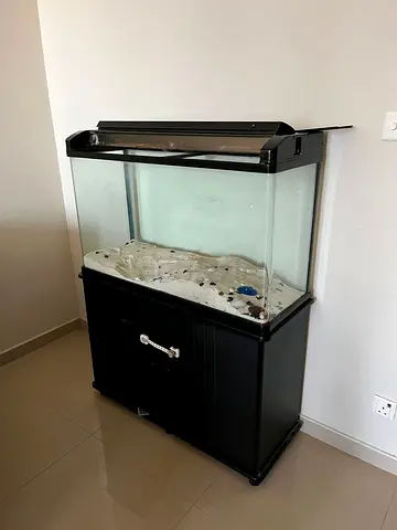Aquarium for sale - full set for 500 aed