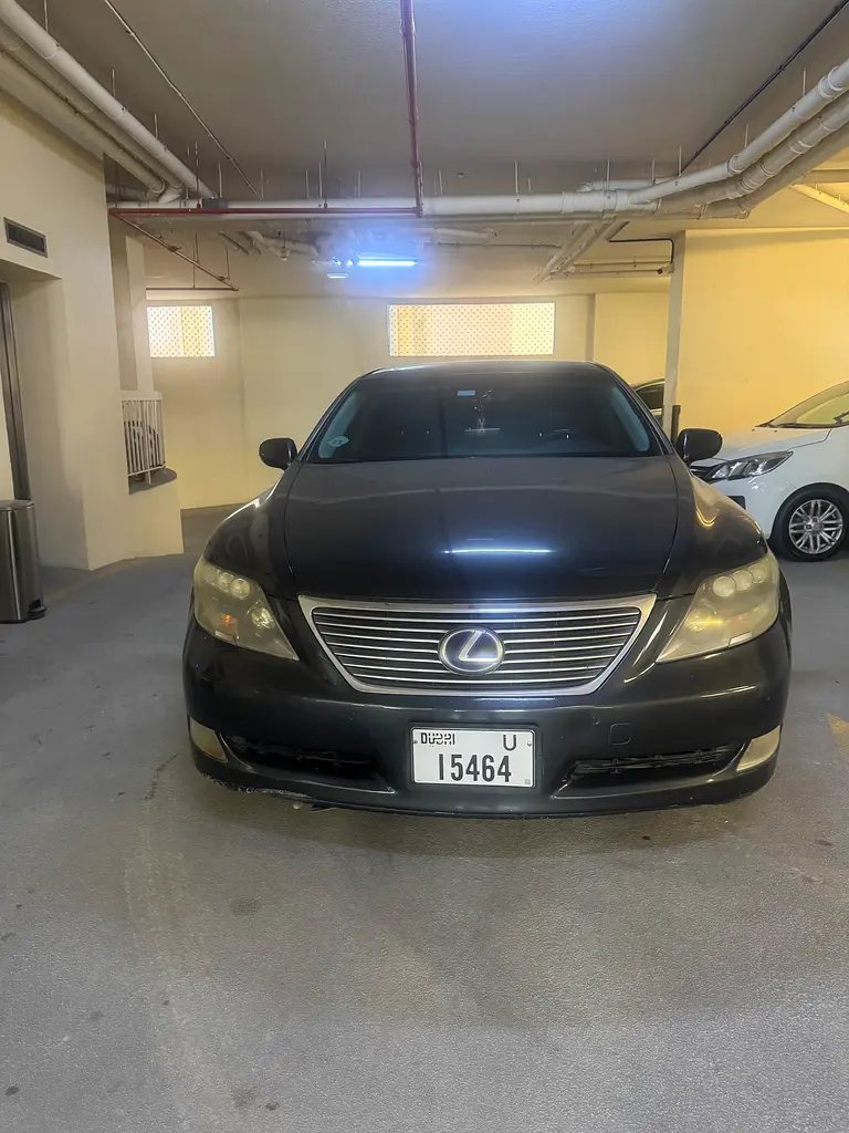 Lexus LS-Series 2008 — photo 1 of 8