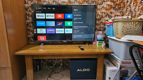 TCL 43-inch Smart LED TV - Good Working Condition,Plus Table.For pick up Only, Delma street abudhabi