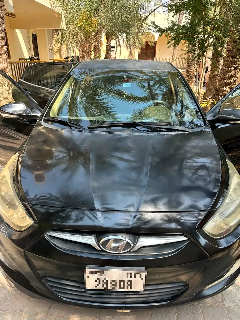 Hyundai Accent 2013 — photo 1 of 12