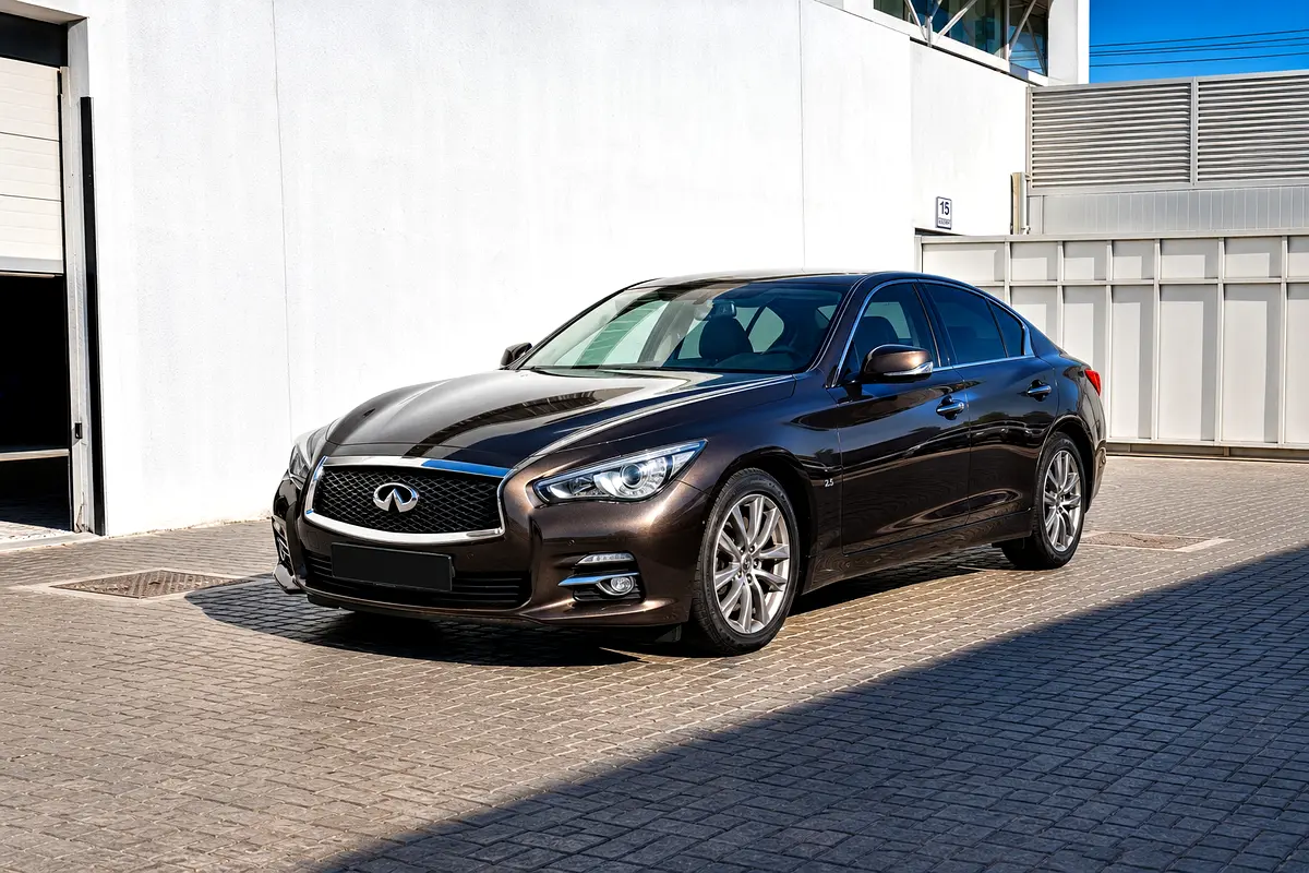 Infiniti Q50 2016 — photo 1 of 6
