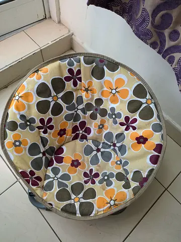 Round floral seat cushion / floor pouf cushion - good condition