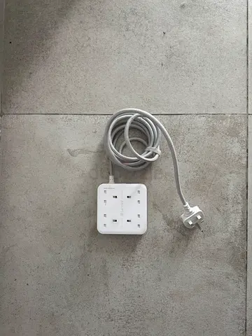 Multi-plug with storage