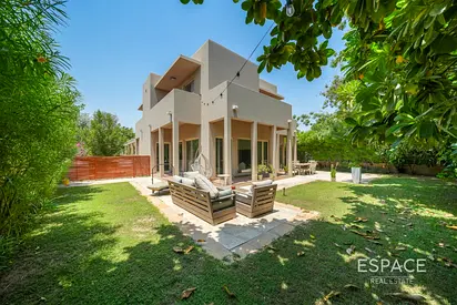 Park View | Upgraded Kitchen and Bedroom