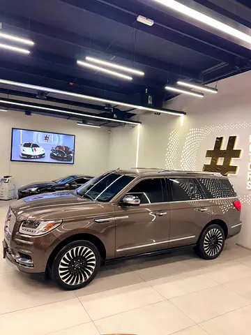 صورة 4 لـ 2019 Lincoln NAVIGATOR