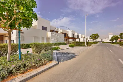 √Single Row and Move-in Ready | Prime Location√
