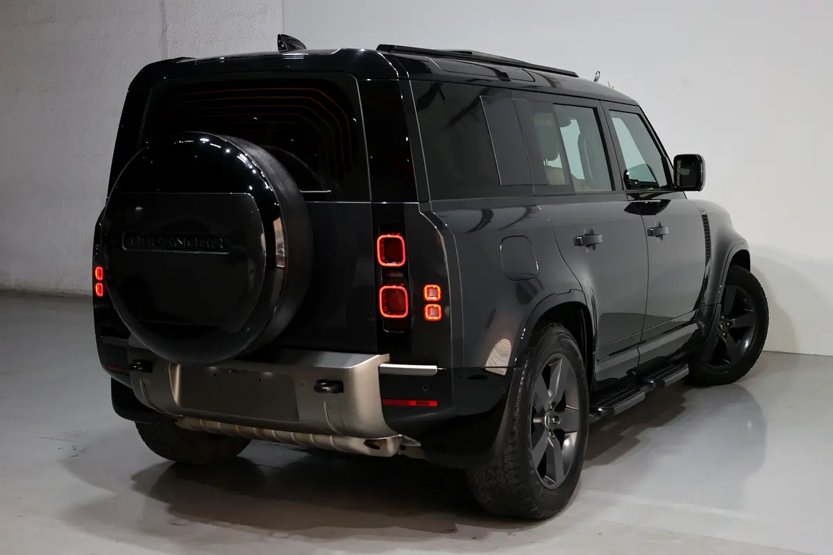 Land Rover Defender 2025