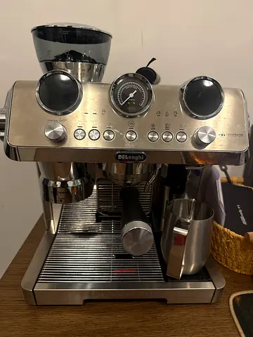 Delonghi La Specialista Maestro Coffee Machine