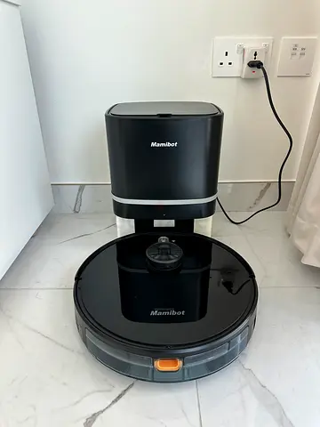 robot vacuum cleaner with mopping function and self-empty dust station
