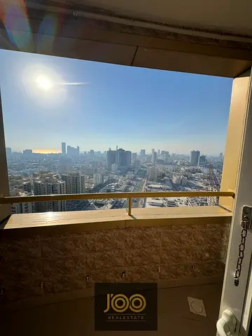 استثمر في أحد أكثر الأبراج تميزاً بعجمان واستمتع بأسلوب حياة فاخر يجمع بين الموقع الاستراتيجي والمساحات الرحبة والخدمات المتكاملة