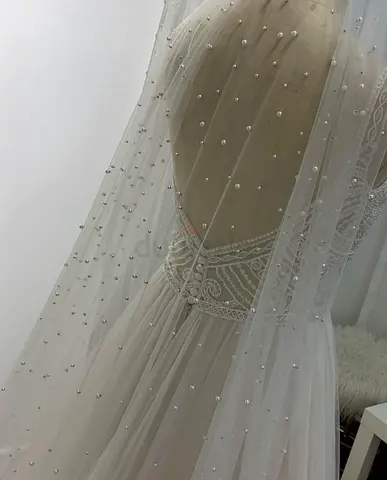 Ivory Beaded V-neck Bridal Gown with Tulle Skirt - Size S/M