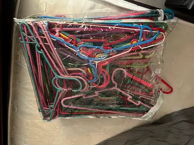 67 pcs hangers