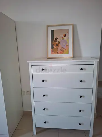 White 5-Drawer Chest/Dresser