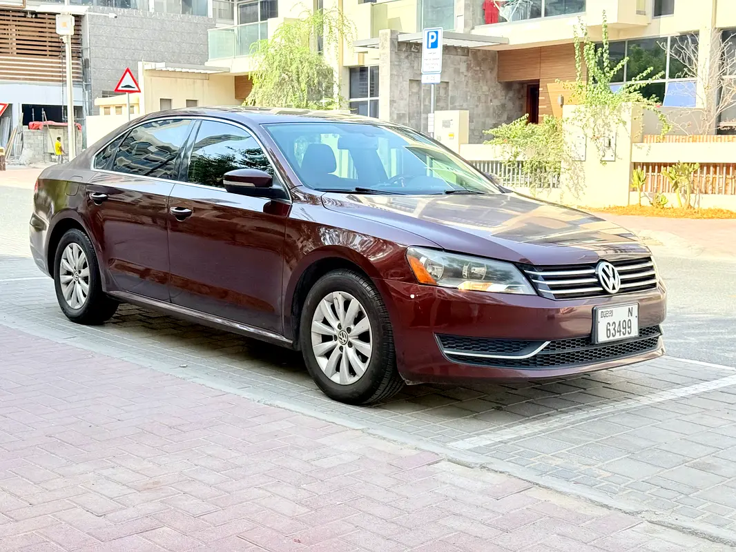 Volkswagen Passat 2014 — photo 1 of 7