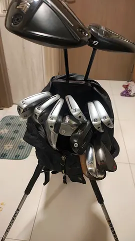 Complete set of mens golf clubs with stand bag and drivers - used