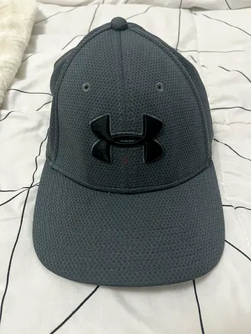 Under Armour Grey Curved Brim Baseball Cap - Like New