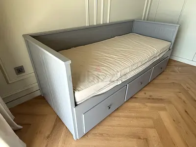 Grey wooden daybed with 3 under-drawers and mattress