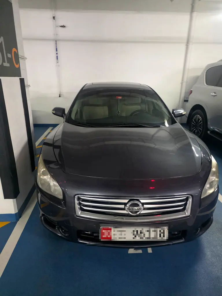 Nissan Maxima 2012 — photo 1 of 2