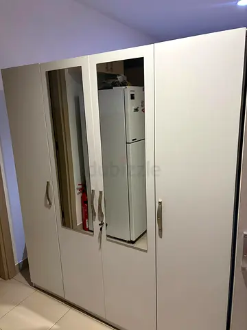 Hombox  cupboards like new