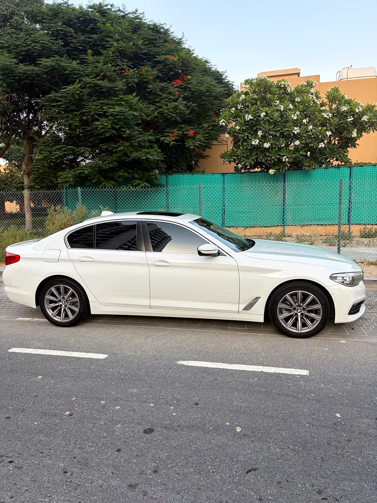 BMW 5-Series 2019 — photo 1 of 7
