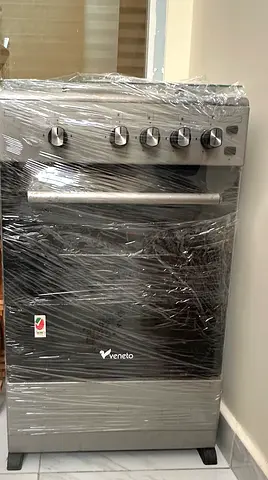 Veneto freestanding gas cooker / oven - good condition - 6 months used
