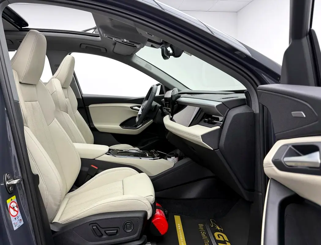 Audi Q6 e-tron 2025