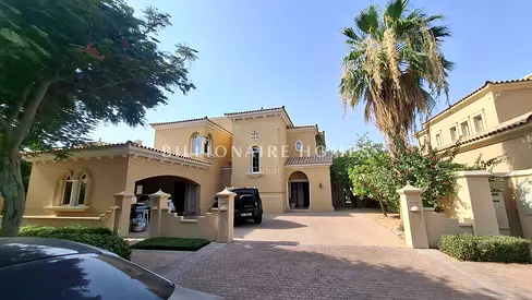 Huge Plot | Vacant - Ready To Move | Landscaped