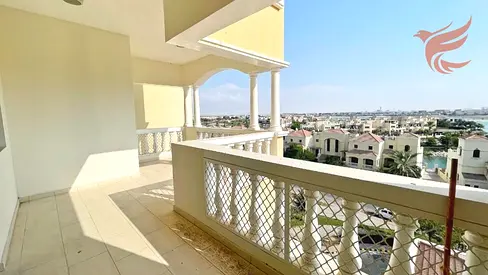 شقة غرفتين وصالة للبيع برويال بريز بإطلالة بحرية