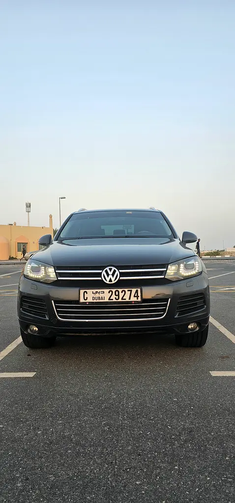 Volkswagen Touareg 2012 — photo 1 of 18