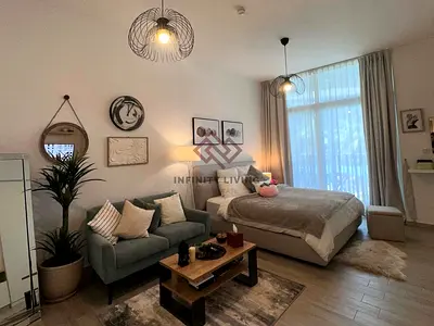 Fully furnished | Stunning Pool View |