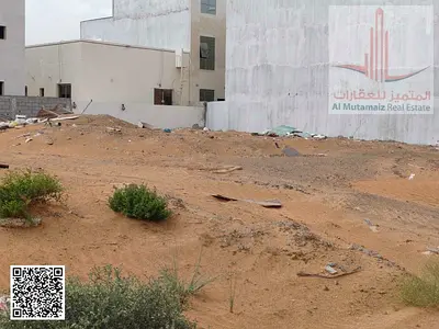 للبيع بعجمان الحليو2  ارض سكنيه تاون هاوس 160 متر _ 1722 قدم تملك حر _ شارع قار موقع جيد مطلوب 380 الف غير شامل الرسوم