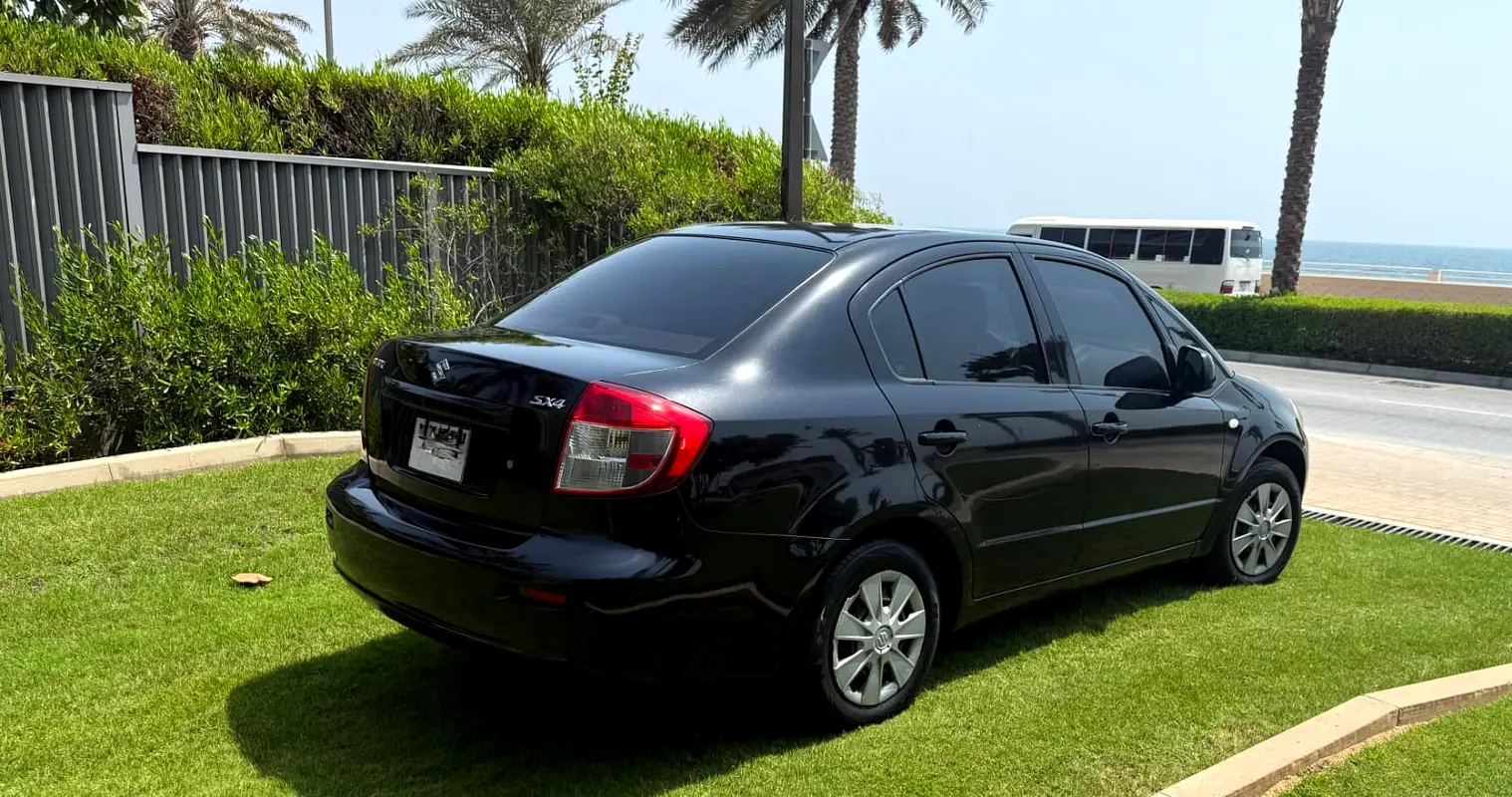 Suzuki SX4 2011 — photo 1 of 5