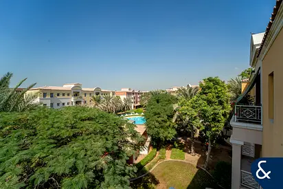 Close to Metro | Upgraded Kitchen | Bright