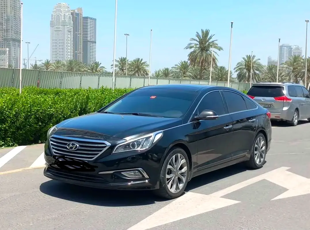 Hyundai Sonata 2015 — photo 1 of 16