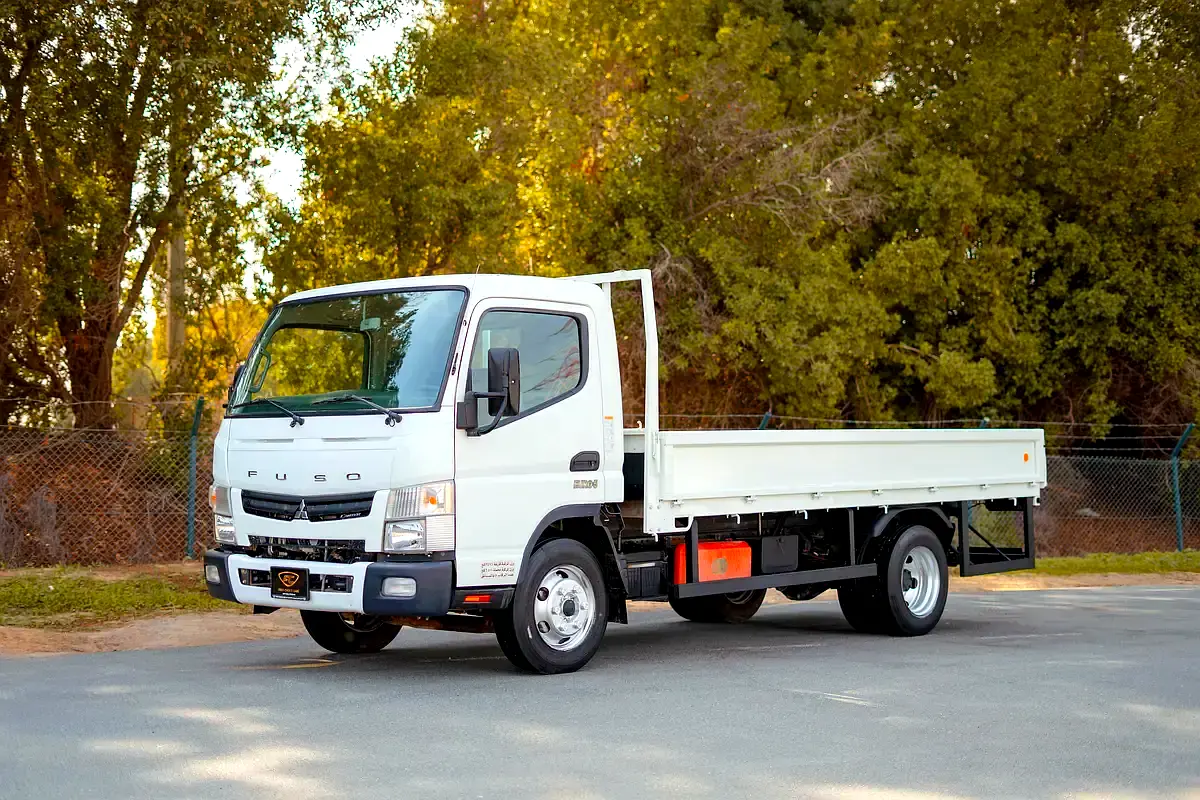 Mitsubishi Canter 2023 — photo 1 of 14