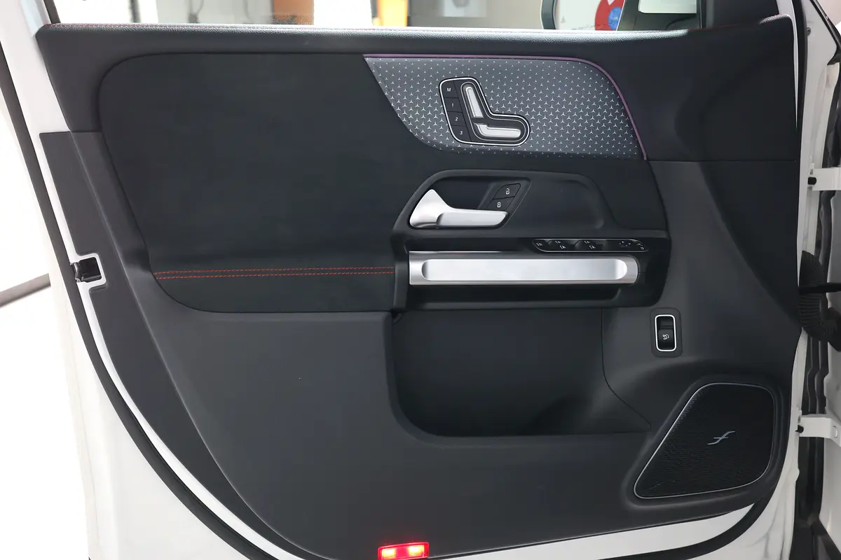Mercedes-Benz EQB 2025