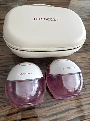 Momcozy M6 Portable Electric Breast Pump in excellent condition! Only used for 1 month!