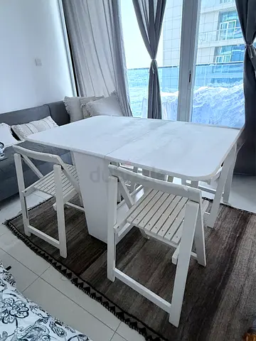 White Wooden Extendable Dining Table with 4 Folding chairs