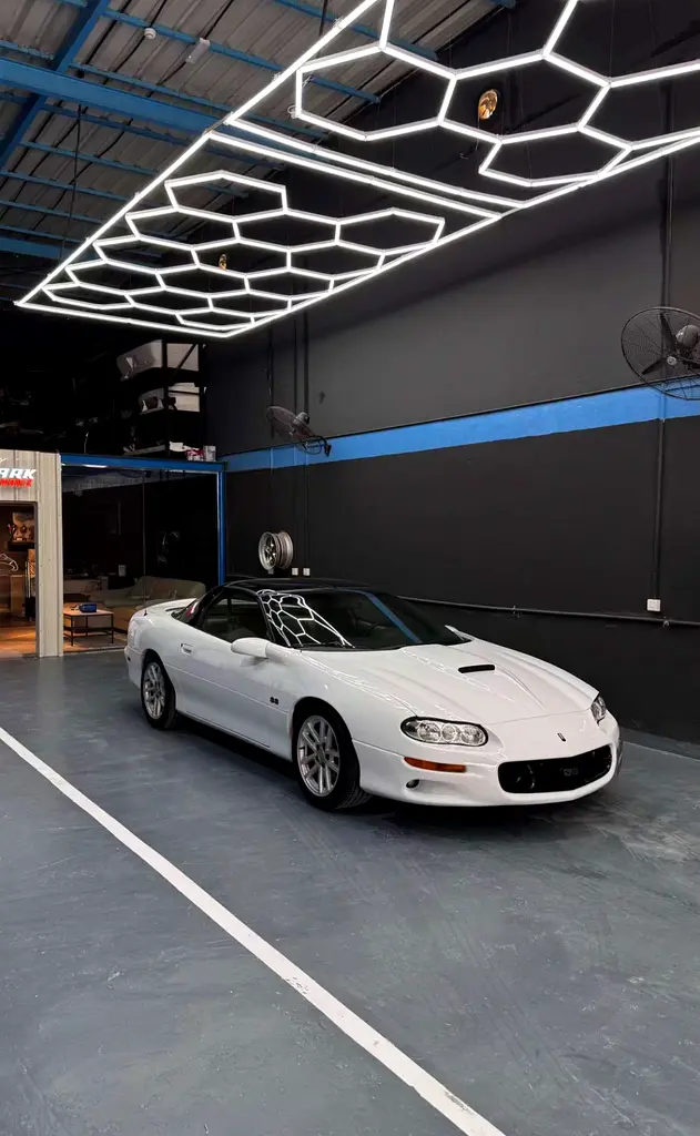 Chevrolet Camaro 2000 — photo 1 of 4