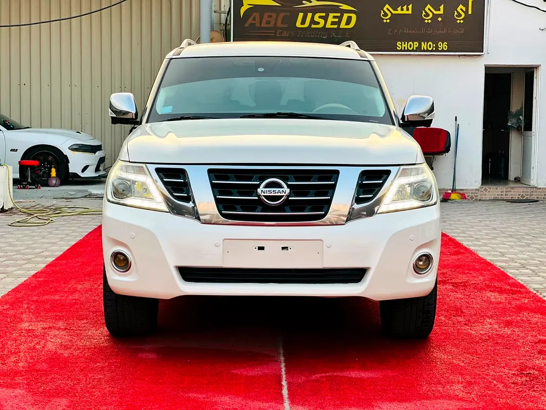 Nissan Patrol 2014 — photo 1 of 20