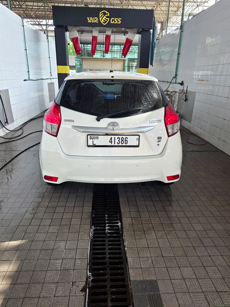 Toyota Yaris 2015 — photo 1 of 8