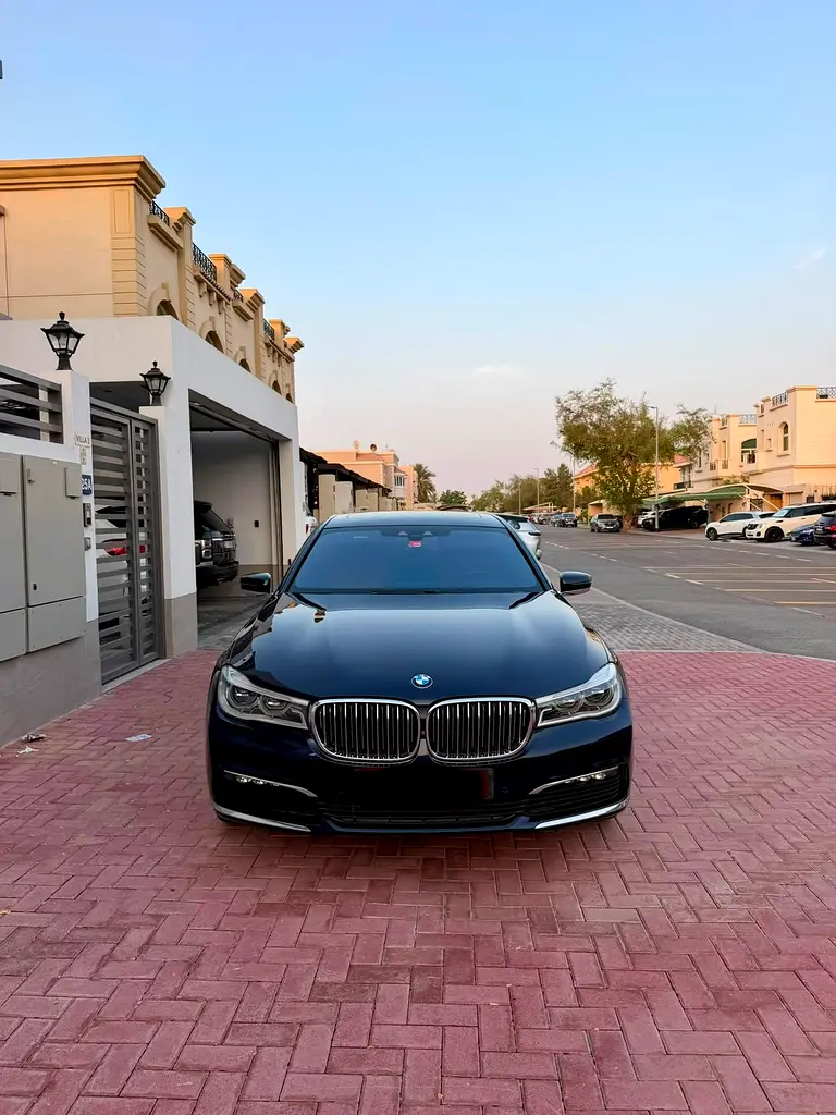 BMW 7-Series 2018 — photo 1 of 19