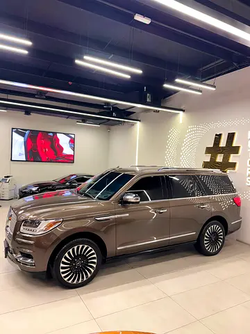 صورة 9 لـ 2019 Lincoln NAVIGATOR
