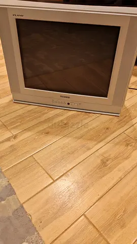Samsung 21 CRT in very good condition.