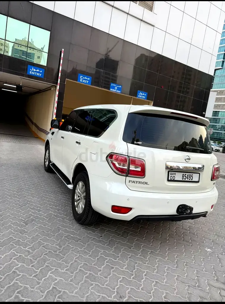 Nissan Patrol 2015 — photo 1 of 3