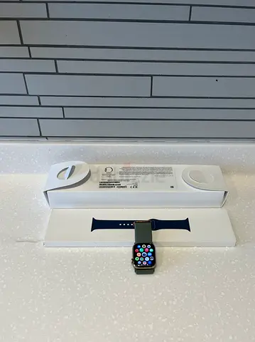 Apple Watch Series 7 41mm Gold Stainless Steel (16 extra bands)