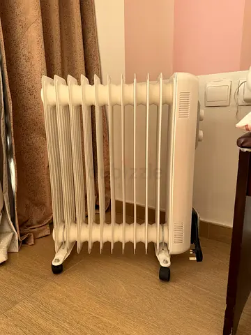Compact oil-filled radiator heater on wheels - very good condition