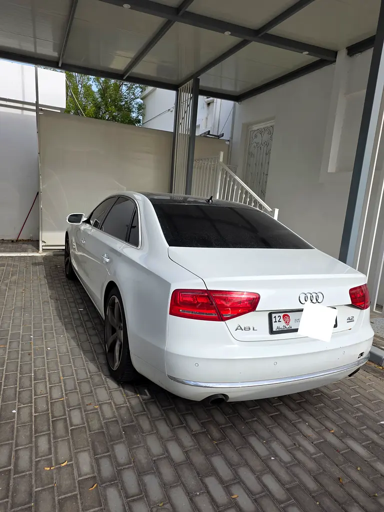 Audi A8 2011 — photo 1 of 7