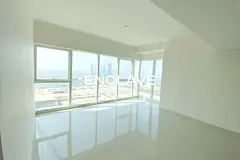 Panoramic and Palm Views | Bright Living Space