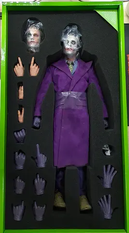 The Joker Quarter-Scale by Hot Toys